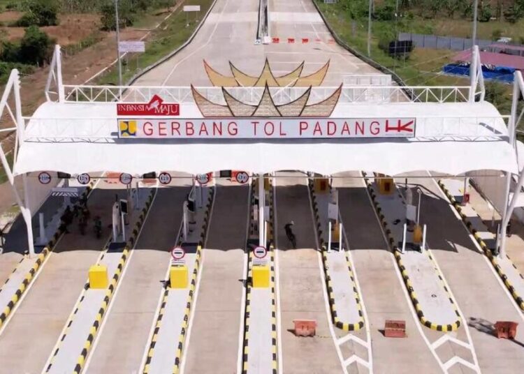 Gerbang Jalan Tol Padang-Sicincin (foto: ist)