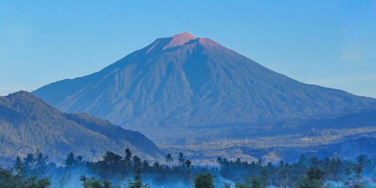 Gunung Kerinci (Foto: Wikipedia)