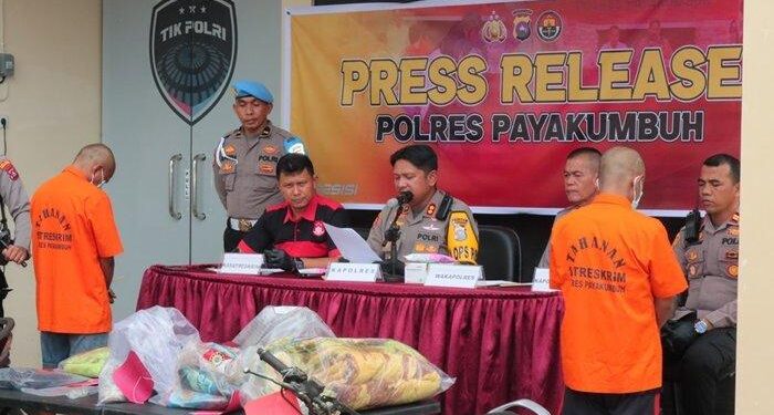 Konferensi Pers Polres Payakumbuh saat ungkap kasus pembunuhan di Situjuah, Kabupaten Limapuluh Kota, Kamis (26/12/2024)