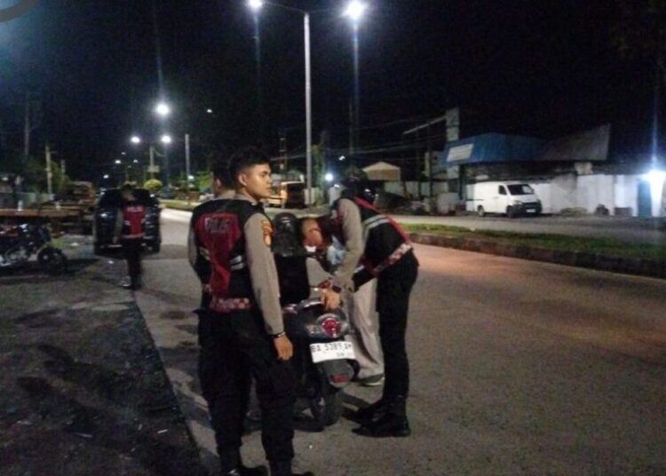 Personel Polda Sumbar menggelar patroli pengawasan tawuran dan balap liar.