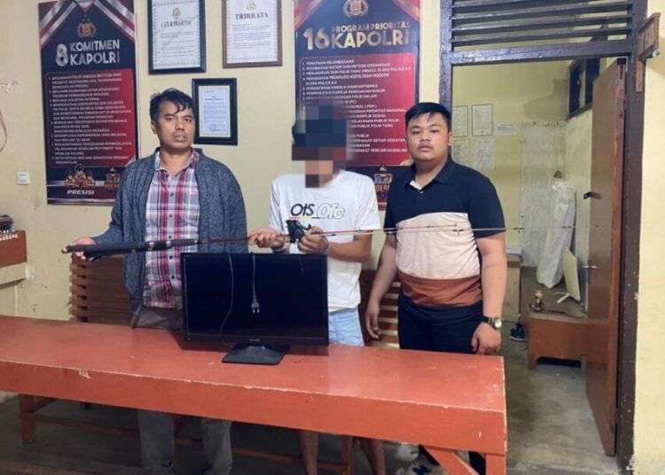 Pelaku dan barang bukti diamankan di Mapolsek Matur.