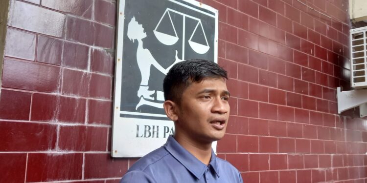 Kuasa Hukum Keluarga Afif Maulana, Adrizal di Kantor LBH Padang (foto: Habil/Sumbarkita)