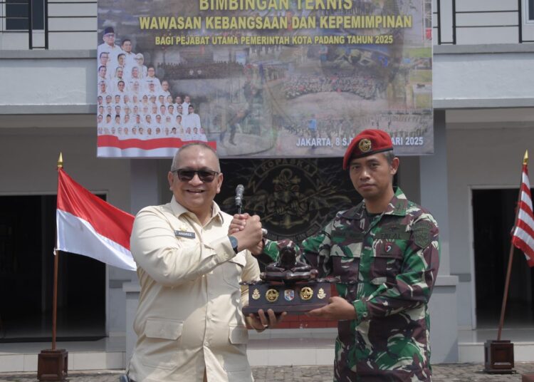 Pj Wali Kota Padnag saat Bimtek Bela Negara dan Wawasan Kebangsaan.