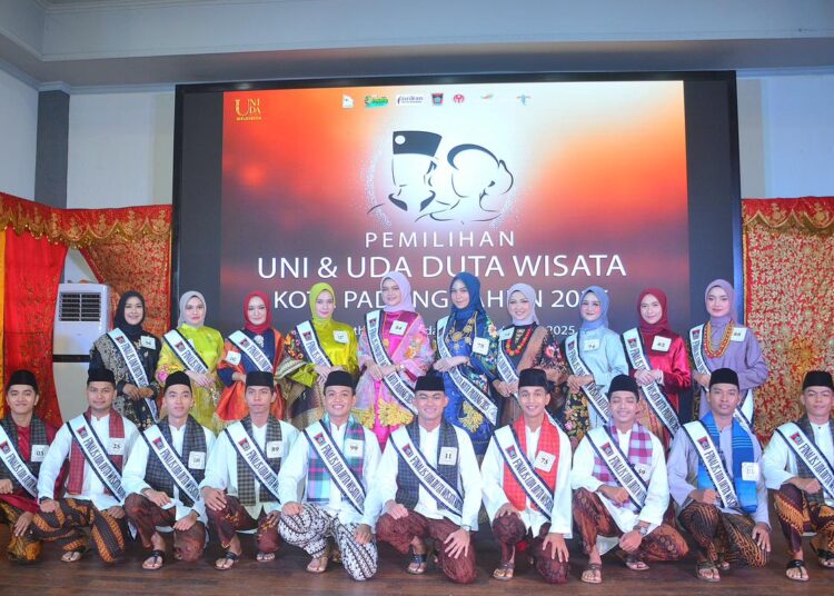 Finalis Uni dan Uda Duta Wisata Kota Padang 2025.