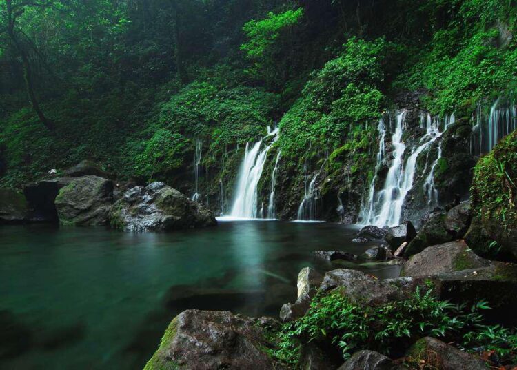 Air Terjun Langkuik, Agam (foto: Atourin)