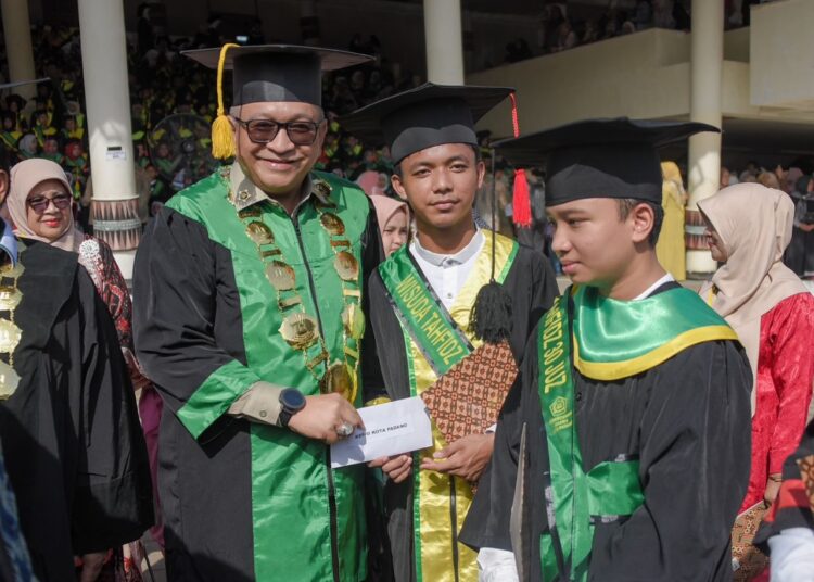 Wisuda Tahfidz Akbar yang digelar Kementerian Agama Kota Padang, Selasa (14/1/2025)