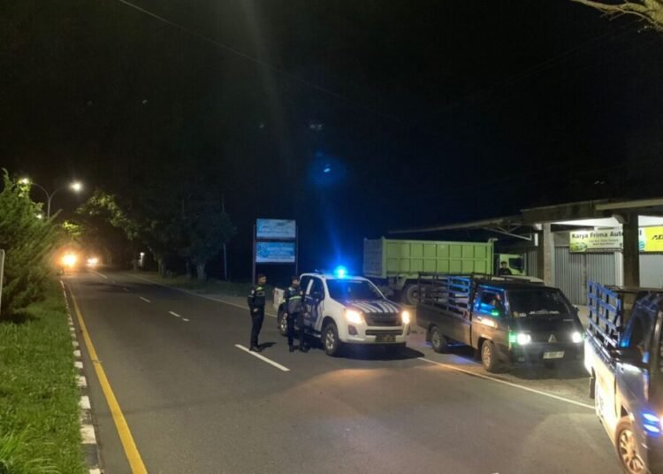 Satlantas mengamankan lokasi balap liar di kawasan Bypass Jati Kota Pariaman pada Minggu (2/2) dini hari.