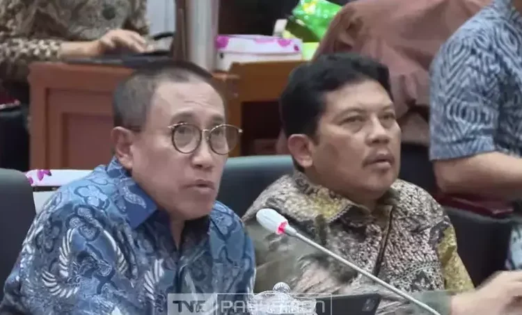 Ketua Dewas BPJS Kesehatan Abdul Kadir dalam rapat kerja Komisi IX DPR dengan Menteri Kesehatan RI Budi Gunadi Sadikin di gedung DPR, kompleks parlemen, Senayan, Jakarta, Selasa (11/2/2025). Foto: Tangkap layar TV Parlemen