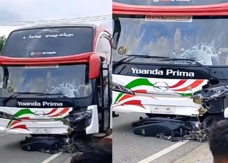 Kecelakaan di Jalan Lintas Sumatera, Jorong Sungai Lomak, Nagari Koto Padang Kecamatan Koto Baru, Dharmasraya pada Jumat (21/02) sore. Foto: Tangkapan layar video.