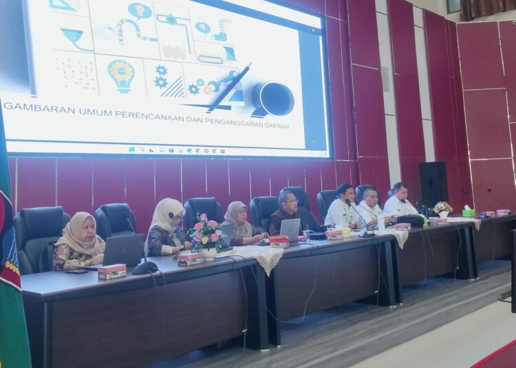 Pemko Padang melaksanakan Evaluasi Perencanaan dan Penganggaran 2025 (foto: Diskominfo Padang)