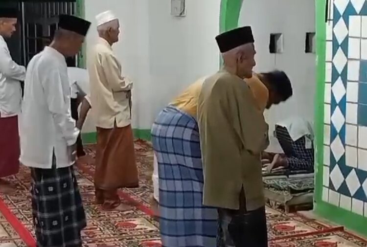 Ilustrasi Jemaah Tarekat Naqsabandiyah di Padang (foto: ist)