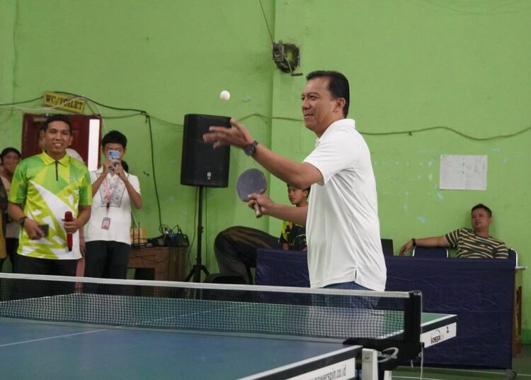 Pj Wali Kota Padang Panjang saat membuka pergelaran Pertandingan Table Tenis Cup (foto: Diskominfo Padang Panjang)