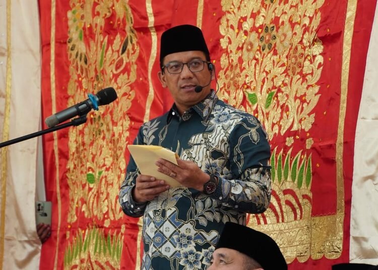 Pj Wali Kota Padang Panjang, Sonny Budaya Putra menghadiri prosesi Alek Pati Ambalau Batagak Pangulu yang digelar Kenagarian Gunung (foto: Diskominfo Padang Panjang)