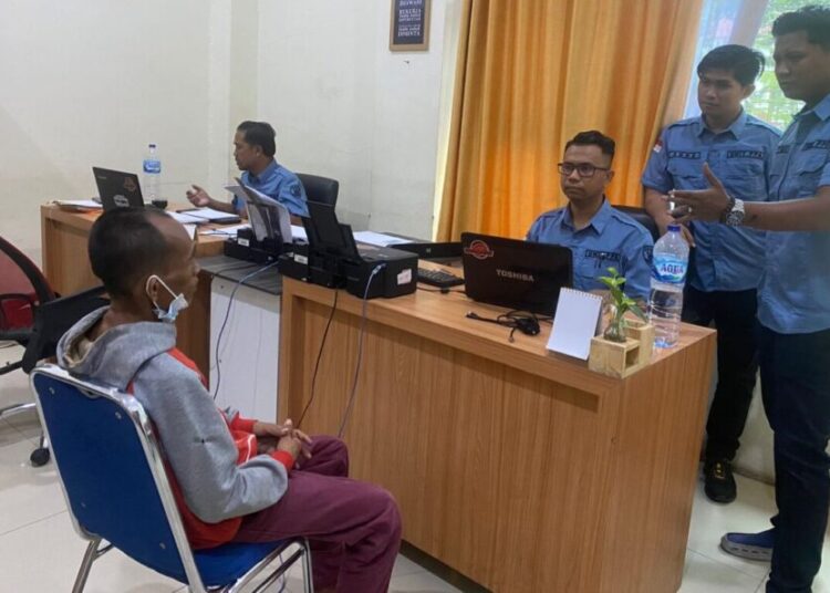 Satuan Reskrim Polres Pesisir Selatan menangkap terduga pencabul anak tiri di Nagari Ampuan Lumpo, Kecamatan IV Jurai, pada Jumat (7/2). Foto: Polres Pesisir Selatan