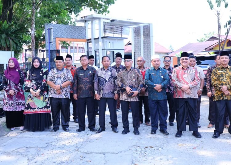 Ketua DPRD Sumbar, Muhidi, mengunjungi SMAN 1 Pasaman, Pasaman Barat, Kamis (13/2). Foto: DPRD Sumbar