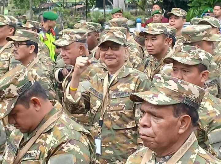 Bupati Pesisir Selatan, Hendrajoni, mulai mengikuti pembekalan kepala daerah ala militer bersama kepala daerah se-Indonesia di Markas Akmil Magelang, Jumat (21/2). Foto: Pemkab Pesisir Selatan