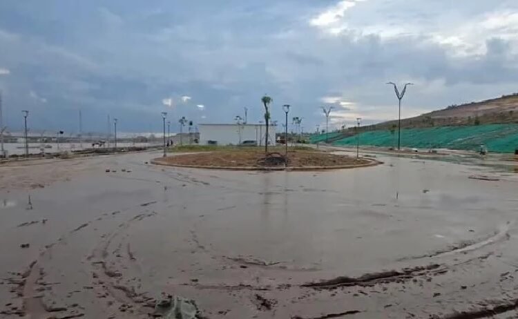 Penampakan lumpur sisa banjir di bandara VVIP IKN pada 24 Januari 2025. Foto: Gesuri