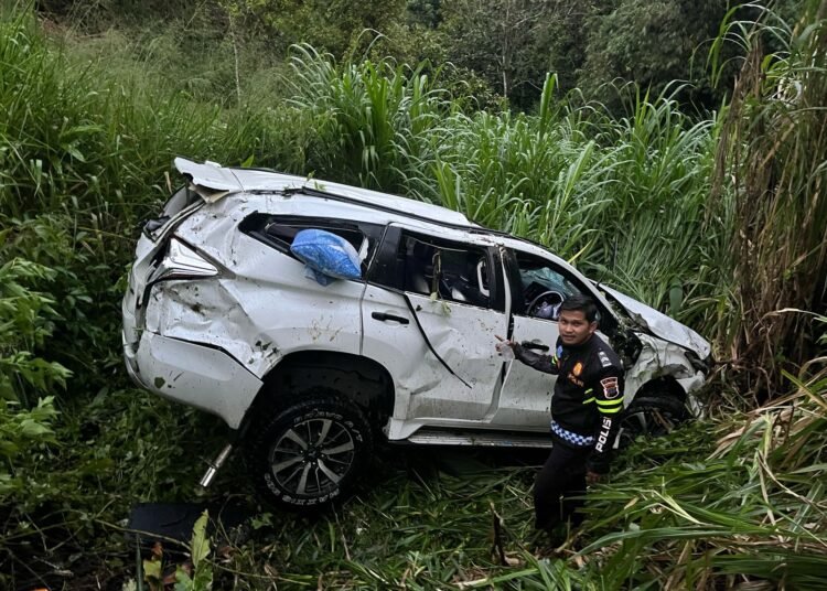 Mobil masuk jurang di Jalan Lintas Padang-Solok, Sabtu (22/2)