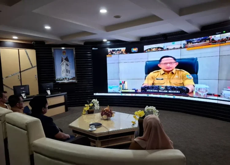 Pemko Bukittinggi melaksanakan zoom meeting dengan Mendagri Tito Karnavian terkait proses pelantikan Wali Kota dan Wakil Wali Kota terpilih.