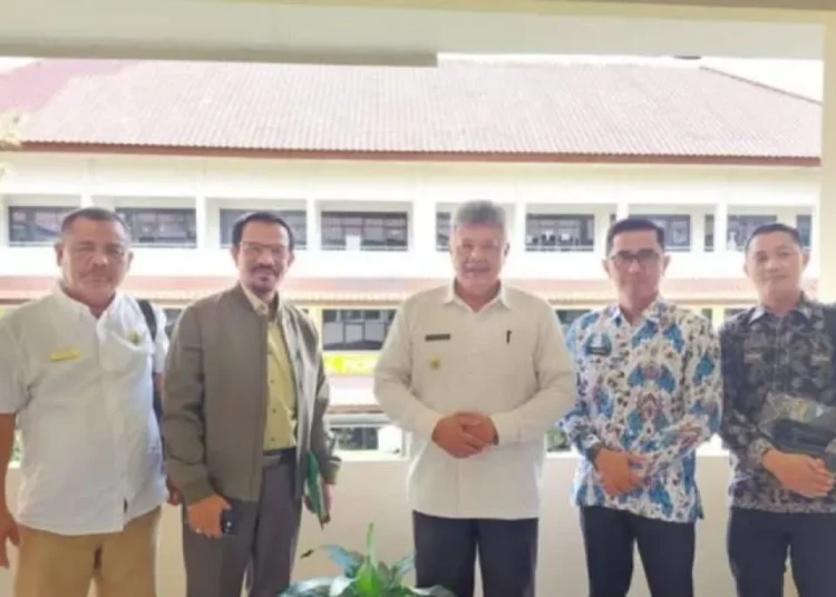 Wali Kota Solok Zul Elfian Umar saat mengunjungi Direktorat Jenderal Hortikultura dalam rangka membahas pemanfaatan lahan Balittro KP Laing jadi bumi perkemahan Pramuka.