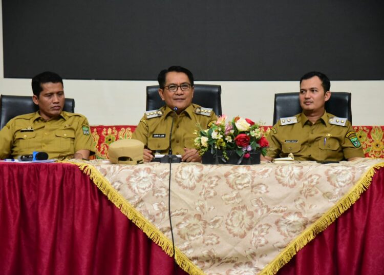 Rakor perdana Bupati dan Wakil Bupati JKA-Rahmat Hidayat di Aula Kantor Bupati Padang Pariaman pada Senin (3/3).