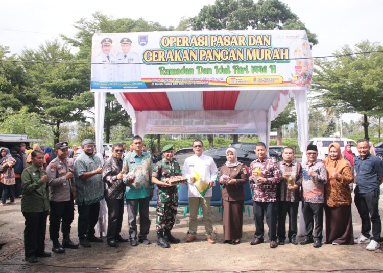 Gerakan Pangan Murah di Pasar Padang Kaduduak, Kamis (06/03).