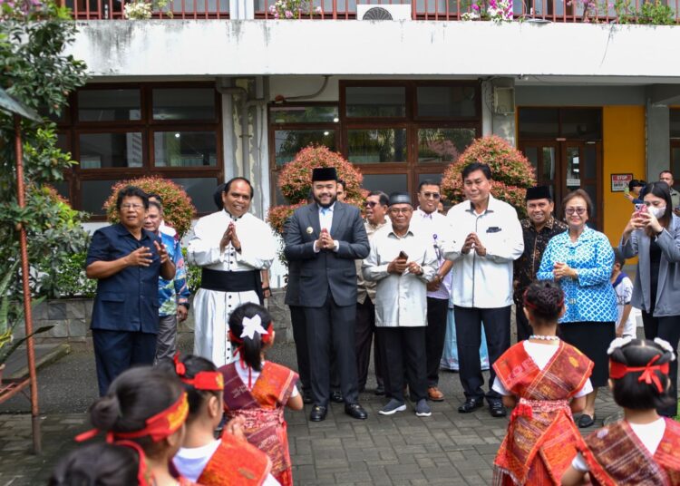 Wali Kota Padang Fadly Amran turut meresmikan Kegiatan Keagamaan untuk Siswa Non-Muslim pada Kamis (6/3).