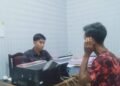 Duda terduga pelaku penyetubuh anak di bawah umur di Kecamatan Nan Sabaris, Padang Pariaman, diperiksa polisi di Polres Padang Pariaman, Selasa (25/3). Foto: Rendi Hakimi