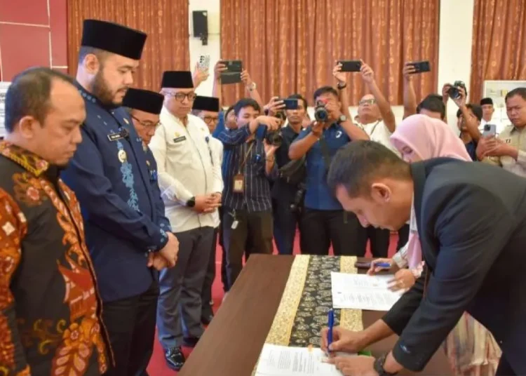 Wali Kota Padang, Fadly Amran dan Wawako Maigus Nasir realisasikan program jaminan kesehatan bagi seluruh masyarakat, Senin (3/3)