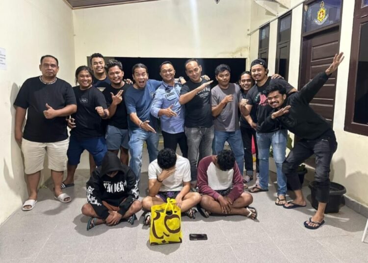Tiga pelaku pembacokan garin masjid di Padang diringkus polisi, Jumat (18/4).