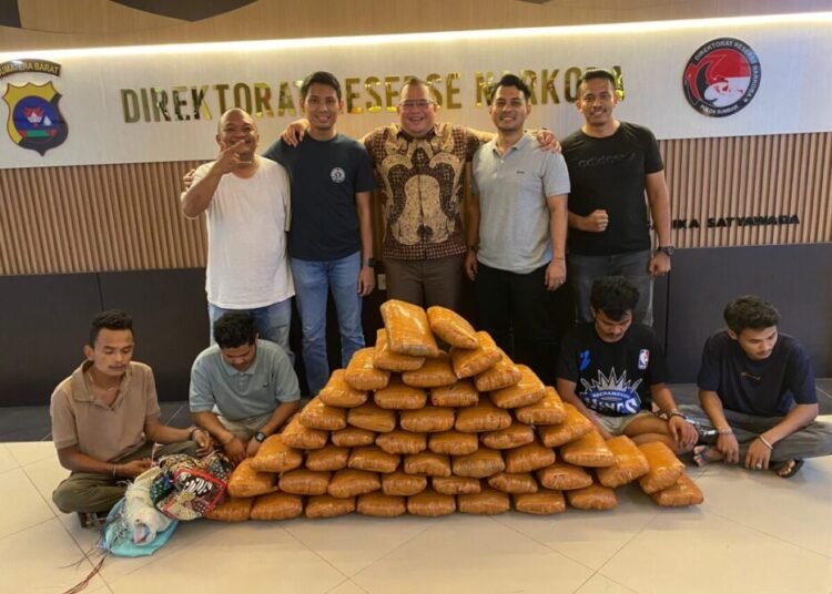 Polisi menangkap empat pengedar narkoba di Padang Pariaman dan Kota Padang pada Jumat (25/4). Foto: Polda Sumbar