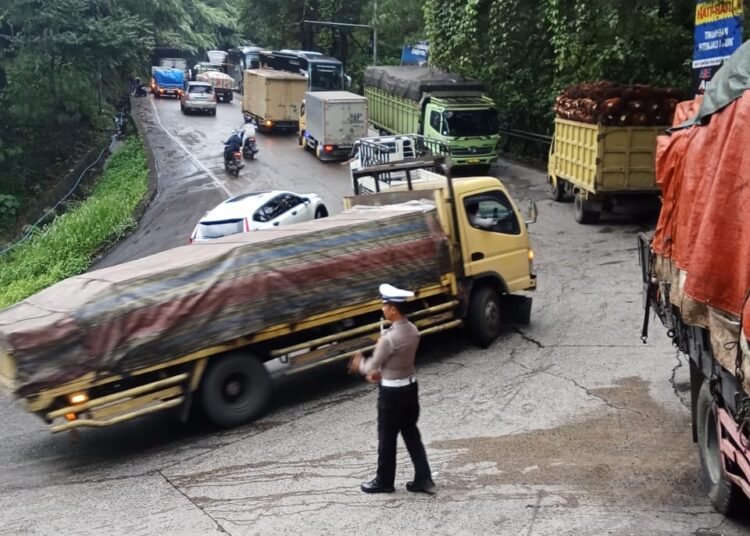 Situasi pasca kecelakaan tunggal di Sitinjau Luaik pada Rabu (30/4).