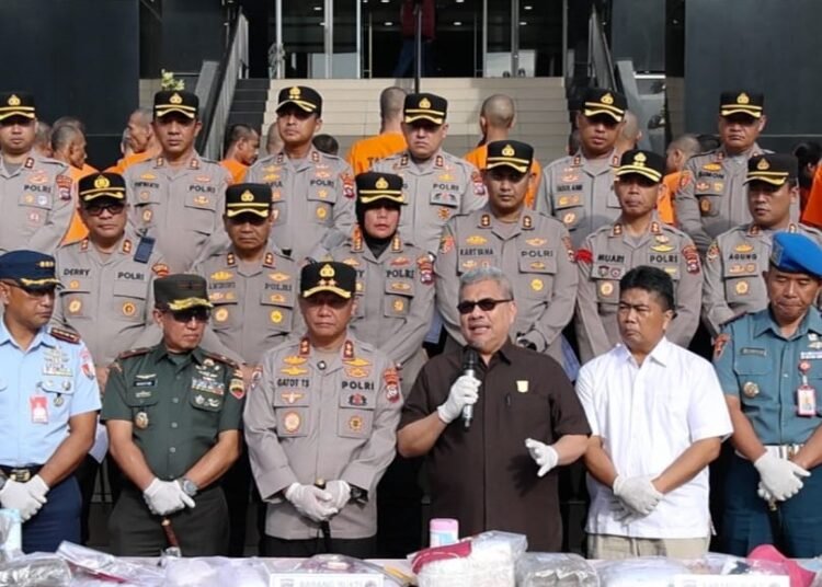 Rilis pengungkapan kasus narkotika oleh Polda Sumbar, Selasa (29/4). (foto: Humas DPRD Sumbar).