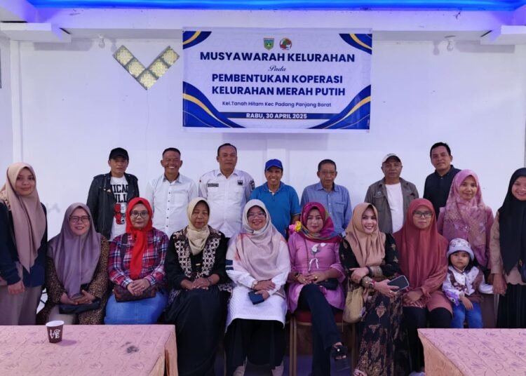 Musyawarah kelurahan tentang pembentukan Koperasi Kelurahan Merah Putih di salah satu kelurahan di Padang Panjang pada Selasa (6/5). Foto: Pemko Padang Panjang