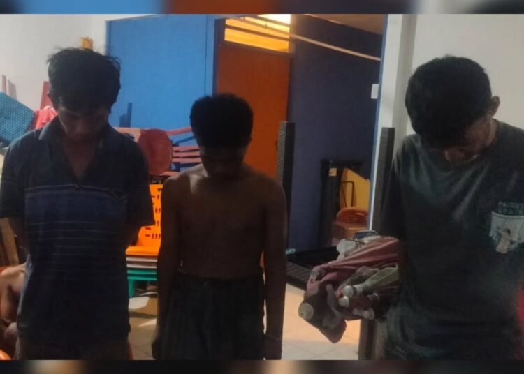 Tiga pak ogah diamankan petugas di Tunggul Hitam, Kota Padang karena meresahkan. (foto: Instagram/ Satpol PP Kota Padang).