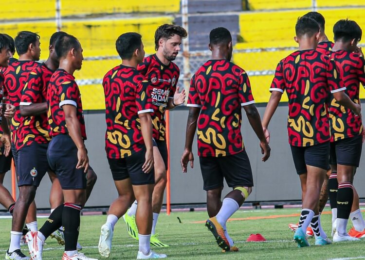 Pemain Semen Padang sedang berlatih jelang hadapi Madura United. Foto: Dok. Semen Padang