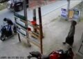 Tangkap layar video pria pamer kelamin saat isi bensin di Padang