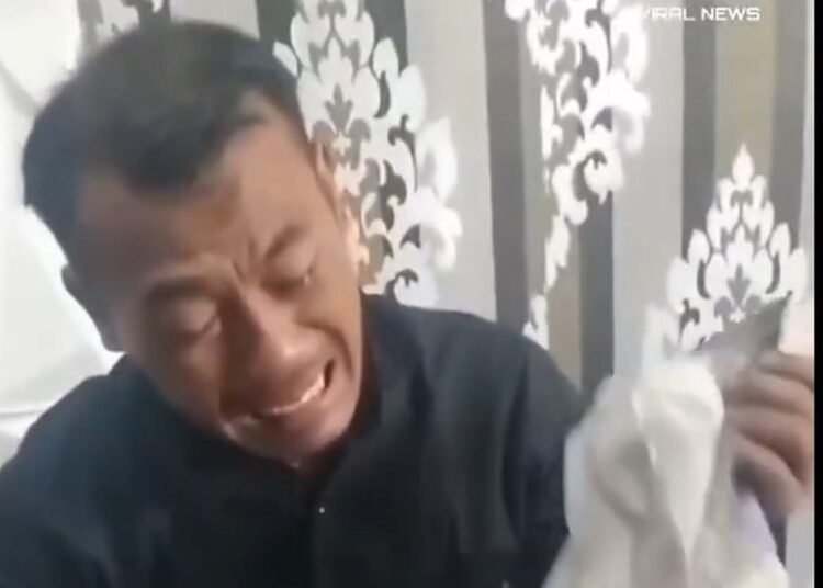 Tangkap layar video viral tangis palsu suami depan jasad istri.