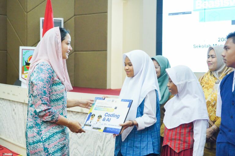 Bupati Annisa Luncurkan Program Beasiswa Dharmasraya Juara 2025