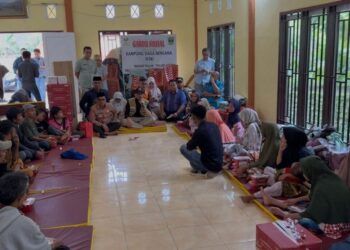 Rumah Hanyut, Seratusan Warga Pesisir Selatan Mengungsi di Kantor Camat