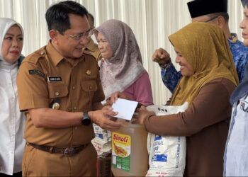 Pemkab Padang Pariaman Salurkan Bantuan Rintisan Usaha kepada 100 UMKM Terdampak Bencana