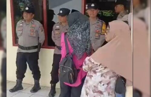Warga Segel Kantor KAN Lubuk Kilangan Padang, Tuntut Ketua Dicopot