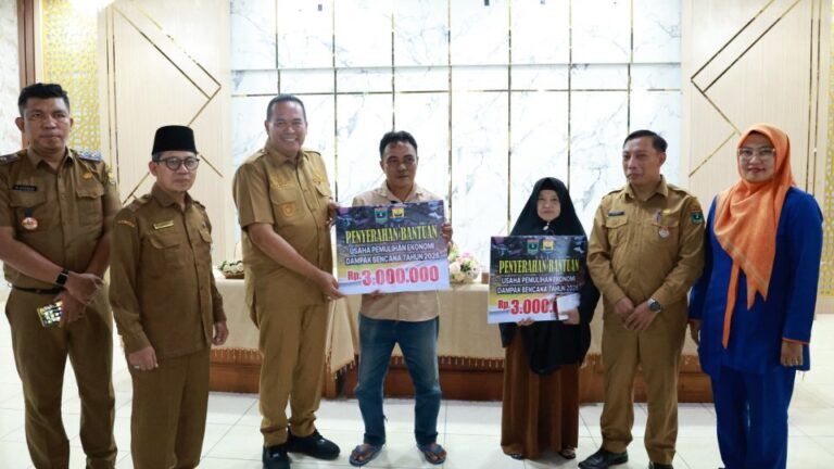 57 Warga Terdampak Bencana di Pariaman Terima Bantuan Modal Usaha Rp3 Juta