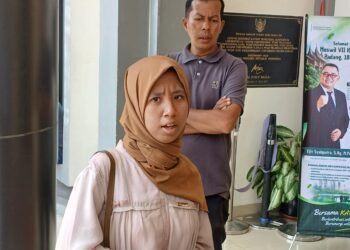 Mahasiswi Asal Solok Selatan Putus Kuliah karena Terkendala Biaya, Datangi Dedi Mulyadi untuk Minta Bantuan