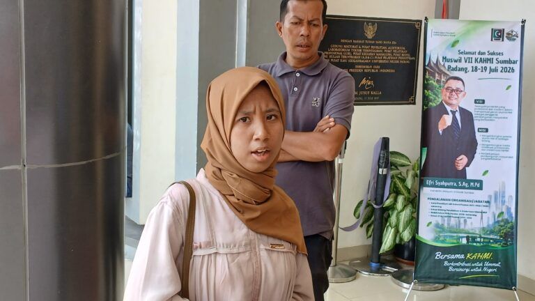 Mahasiswi Asal Solok Selatan Putus Kuliah karena Terkendala Biaya, Datangi Dedi Mulyadi untuk Minta Bantuan