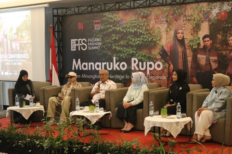 Padang Fashion Summit 2026 Libatkan 75 Desainer, Angkat Kain Tradisional Minangkabau ke Panggung Global