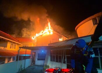 ua gedung milik Pemerintah Kota Padang dan satu rumah penginapan terbakar di Jalan Sawahan Nomor 50, Kelurahan Sawahan Timur, Kecamatan Padang Timur, Senin (13/7/2026) dini hari