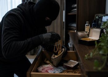 Seorang Pria di Padang Pariaman Ditangkap Usai Diduga Curi Emas dan Uang di Rumah Warga