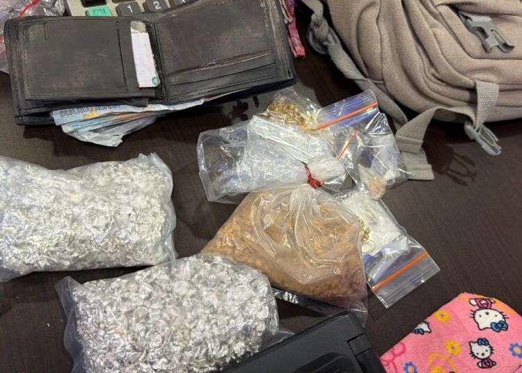 Polisi menyita ratusan gram emas dan perak dari tempat penampungan dan pengolahan mineral tersebut di sebuah rumah di Jalan Dr. Hamka, Kelurahan Kampai Tabu Karambia, Kecamatan Lubuk Sikarah, Kota Solok, Sumatera Barat (Sumbar), pada Rabu (15/7/2026) sekitar pukul 15.30 WIB. Foto: Polda Sumbar