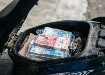 Baru dari Bank, Warga Dharmasraya Kehilangan Uang Rp50 Juta Sore Hari Dalam Jok Motor